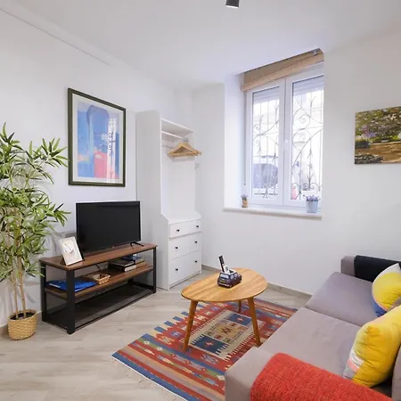 Malasana 51, New Art Apartment, Breakfast Included, Historic Center, Quite Neighborhood, Ml