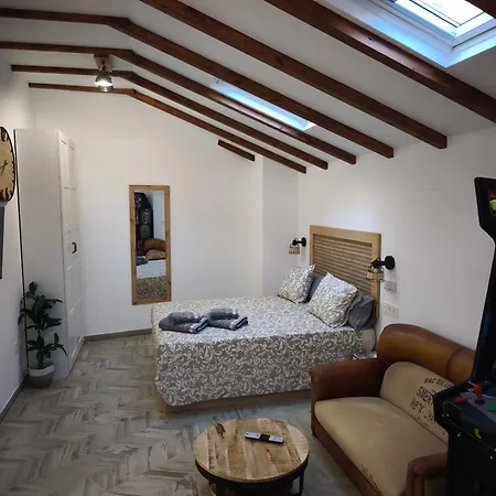 Malasana 51, New Art Apartment, Breakfast Included, Historic Center, Quite Neighborhood, Ml