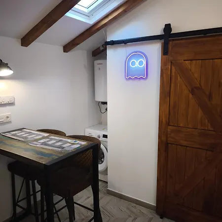 アパート Malasana 51, New Art Apartment, Breakfast Included, Historic Center, Quite Neighborhood, Ml マラガ