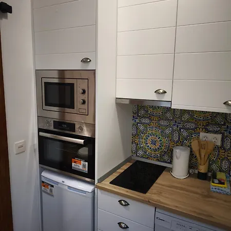 Malasana 51, New Art Apartment, Breakfast Included, Historic Center, Quite Neighborhood, Ml