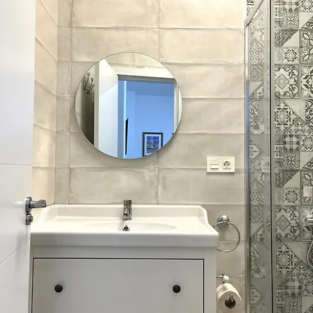 Malasana 51, New Art Apartment, Historic Center, Quite Neighborhood, Ml Daire